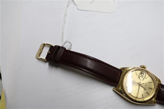 A gentlemans 1970s 18ct gold Rolex Oyster Perpetual Datejust wrist watch with box and papers,